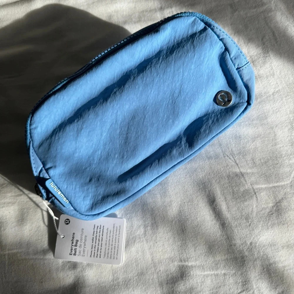 🆕 Lululemon Everywhere Belt Bag - Aero Blue